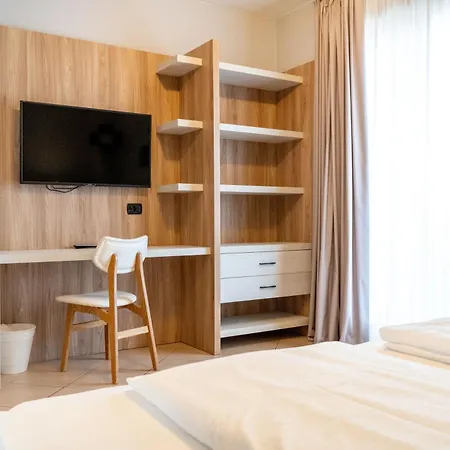 Hatelier Garda Home By Enjoy Garda Hotel Peschiera del Garda Exterior photo