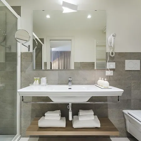 Hatelier Garda Home By Enjoy Garda Hotel Peschiera del Garda Exterior photo